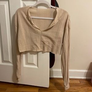Long sleeve, lightweight cropped top
